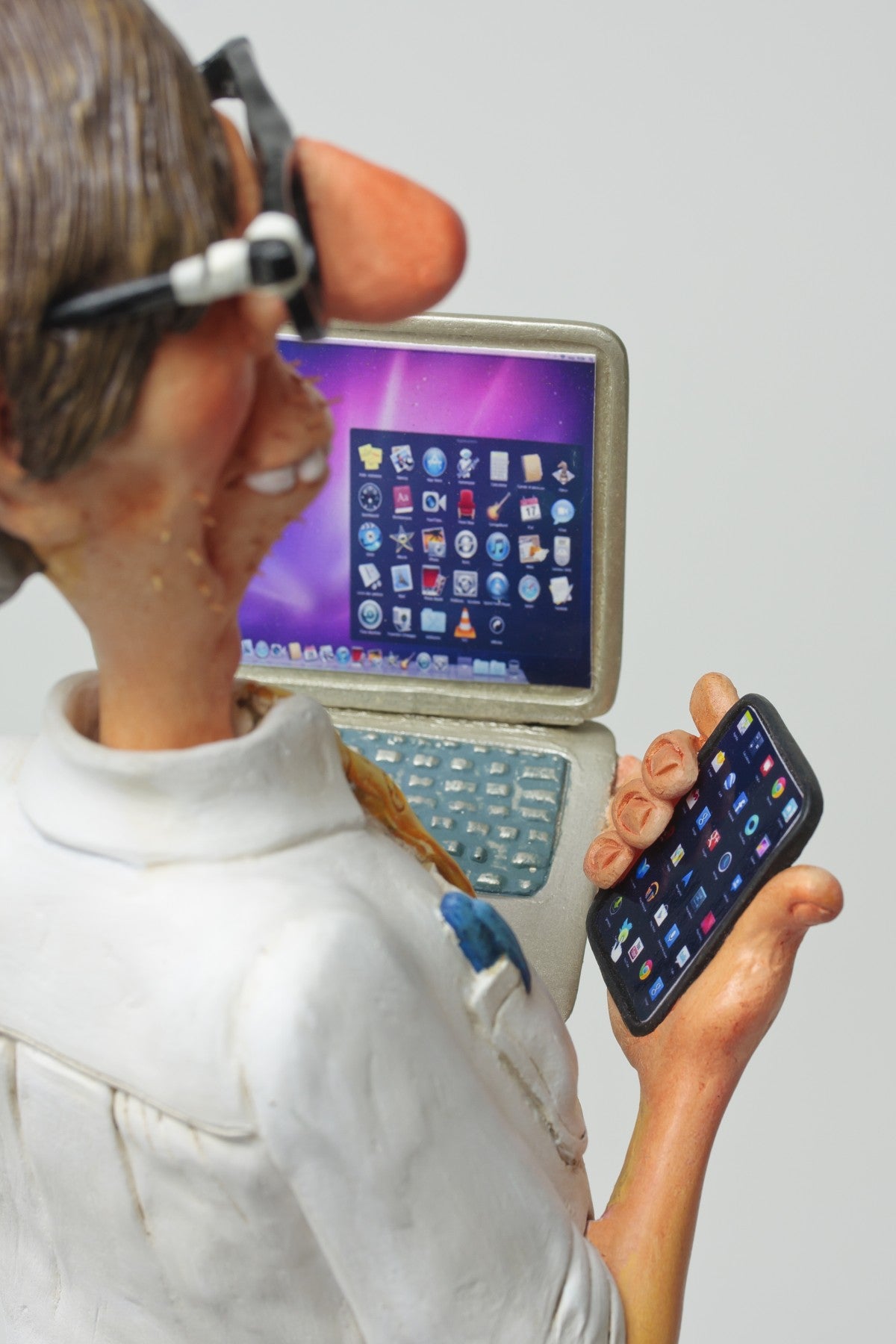 Forchino The Computer Expert Mini Figurine