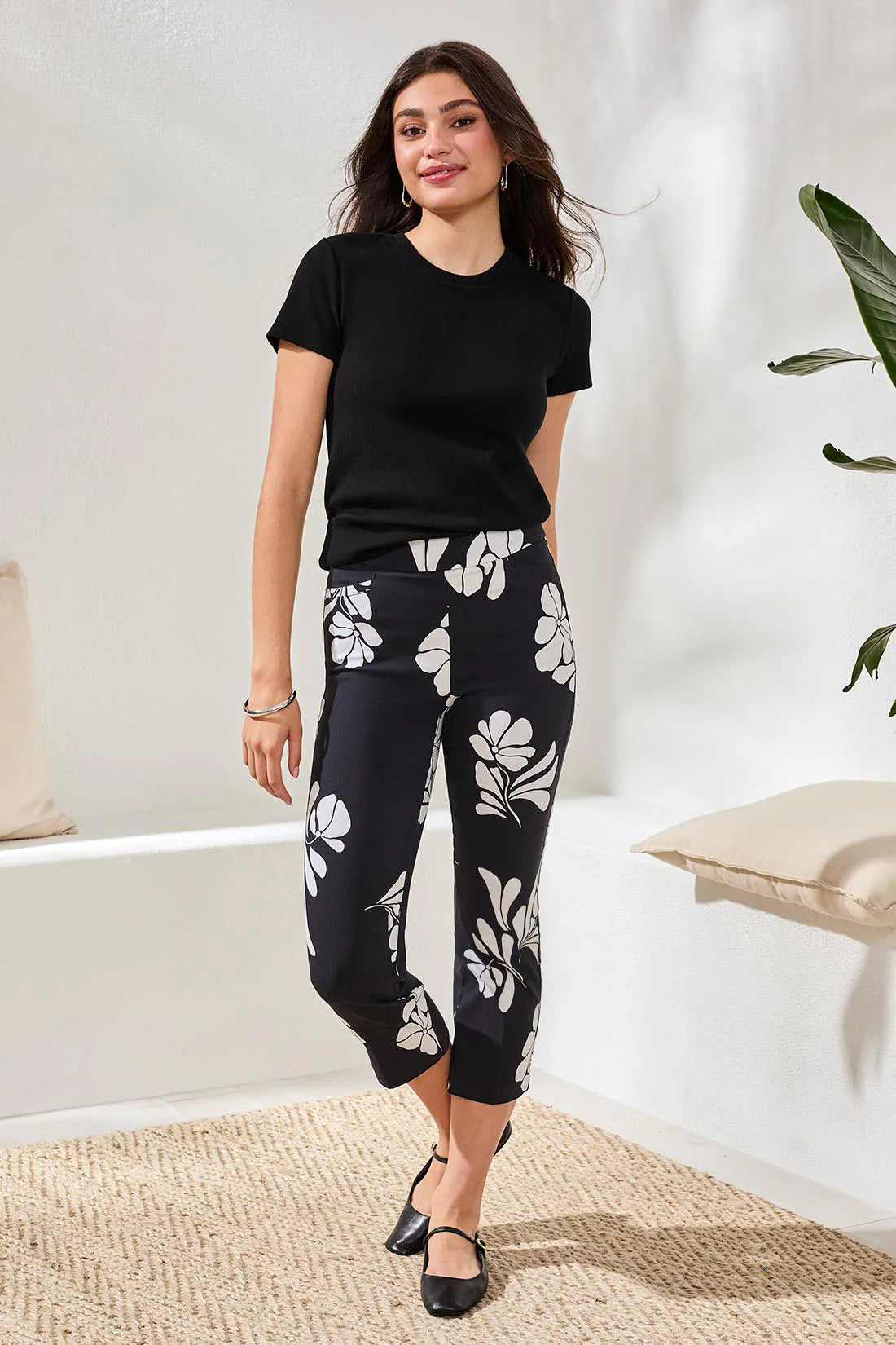 Tribal Bengaline Pull‑On Capris with Floral Motif
